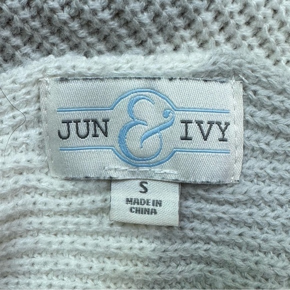 Francesca’s Jun & Ivy Twist Sweater - Picture 4 of 4